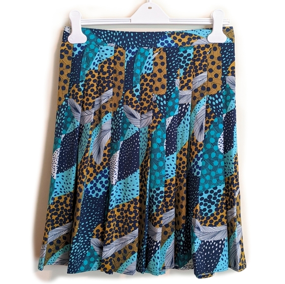 H&M Dresses & Skirts - 🔴 3/$15 H&M Feathers Polka Dots Pleated Skirt 10